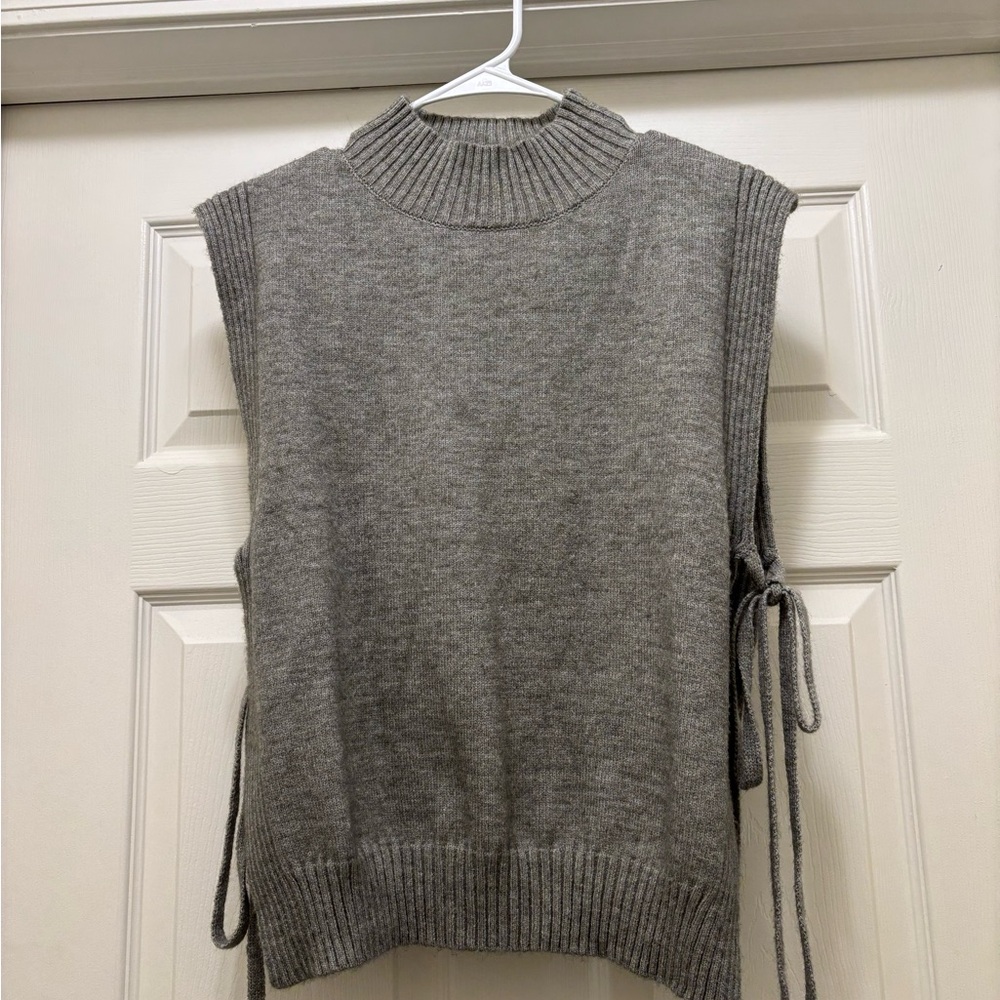 Sleeveless Tie-Detail Mock Neck Sweater Vest - Gray